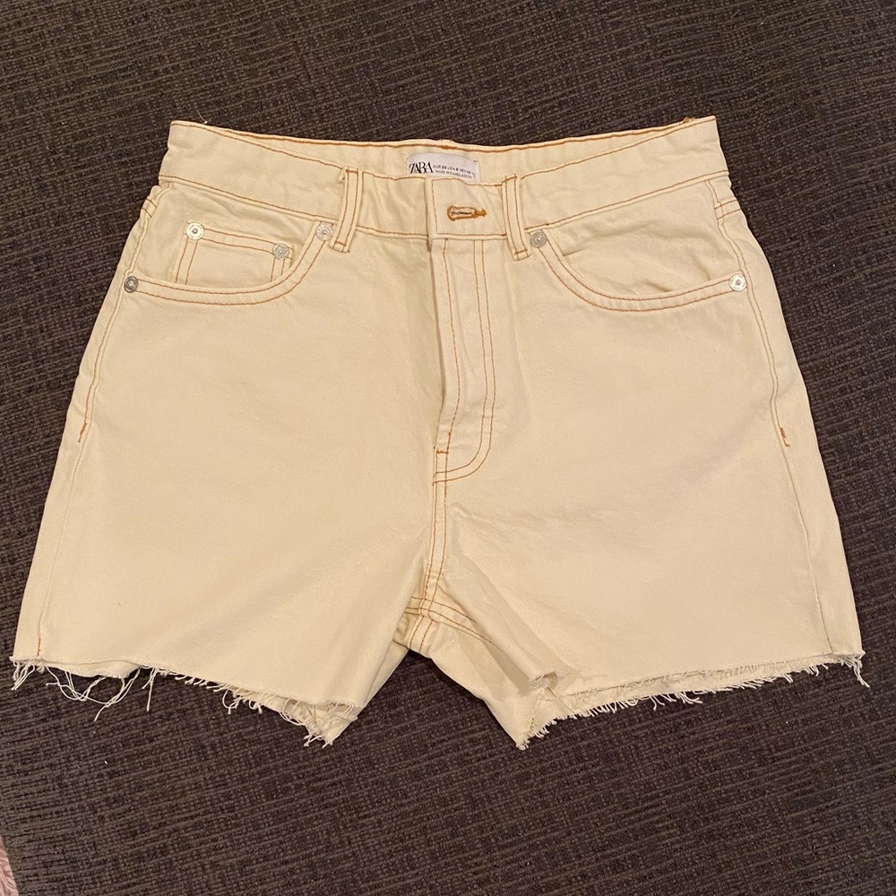 CREAM ZARA SHORTS